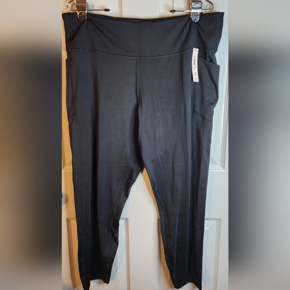 NWT Victoria's Secret Sport Black Essential Leggings